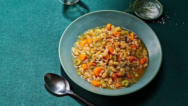 BARLEY AND SPLIT PEA SOUP WITH CARROTS
