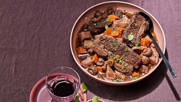 BRAISED SHORT RIBS WITH ROOT VEGETABLES AND MERLOT