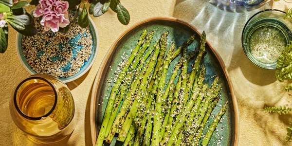 EVERYTHING BAGEL GRILLED ASPARAGUS