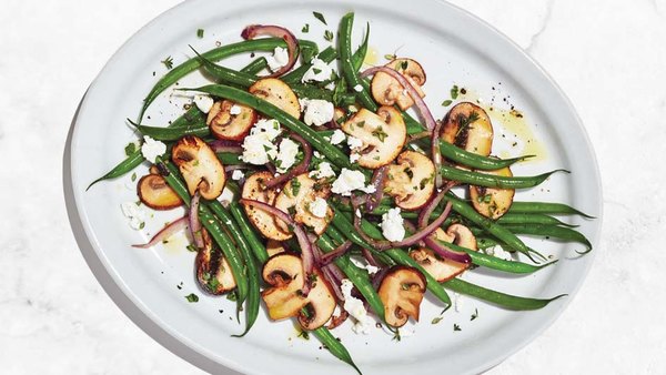 GRILLED MUSHROOM GREEN BEAN TOSS