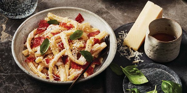 LONGO&rsquo;S ALFREDO SALAMI-CHIP PASTA