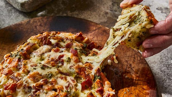 PLANK-GRILLED CHEESY PULL APART BREAD