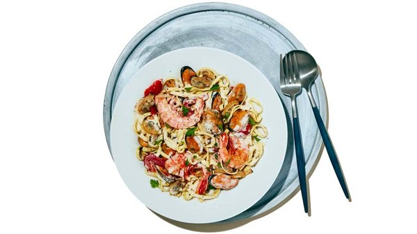 SEAFOOD AND SMOKED CHEESE PASTA