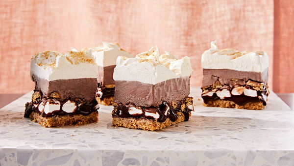S&rsquo;MORES ICE CREAM BARS