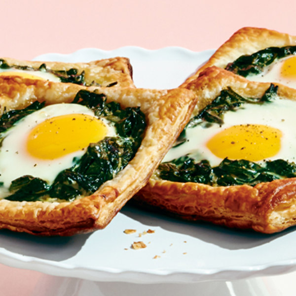 SPINACH FLORENTINE BAKED EGG TARTLETS