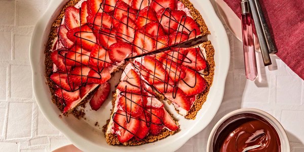 EASIEST SUMMER STRAWBERRY PIE