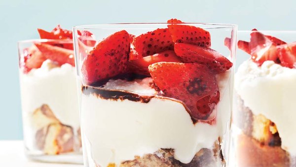 STRAWBERRY BALSAMIC CUPS