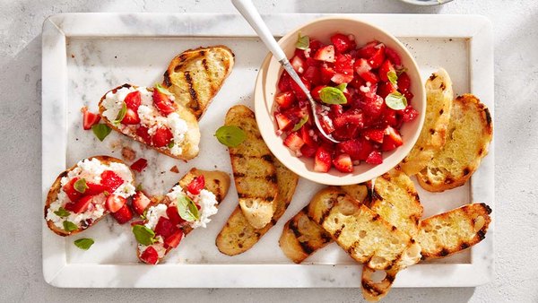 STRAWBERRY TOMATO BRUSCHETTA