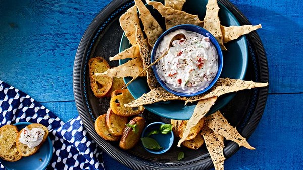 SUN-DRIED TOMATO YOGOURT HERB SPREAD
