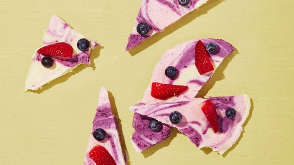 UNICORN FROZEN YOGURT BARK