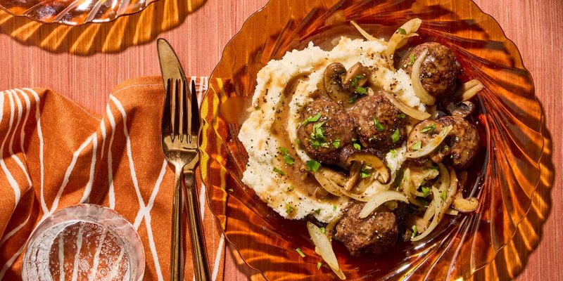 SKILLET MEATBALLS WITH MUSHROOM SAUCE