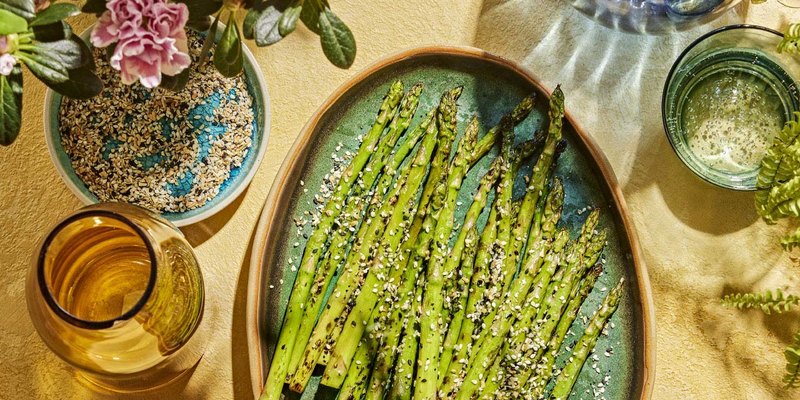 EVERYTHING BAGEL GRILLED ASPARAGUS