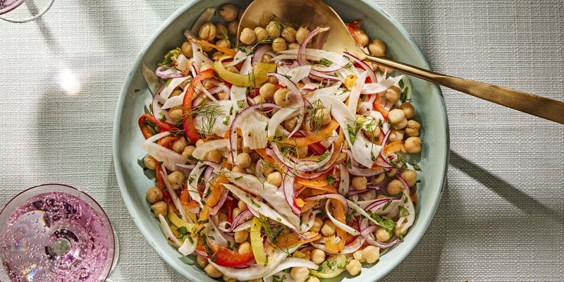 FENNEL, BELL PEPPER AND CHICKPEA SALAD