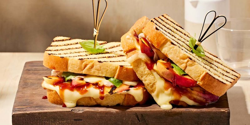 PEACH & BRIE GRILLED CHEESE