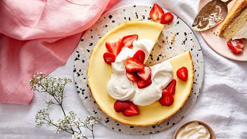 STRAWBERRY SHORTCAKE CHEESECAKE